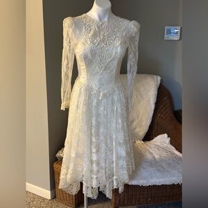 Vintage 80’s Jessica McClintock Ivory Lace Beaded Long-Sleeve Hankerchief dress